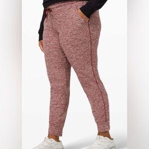 Lululemon Ready to Rulu Fleece Jogger
Heathered Savannah